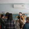 Проф. В.А.Озерянский в окружении школьников